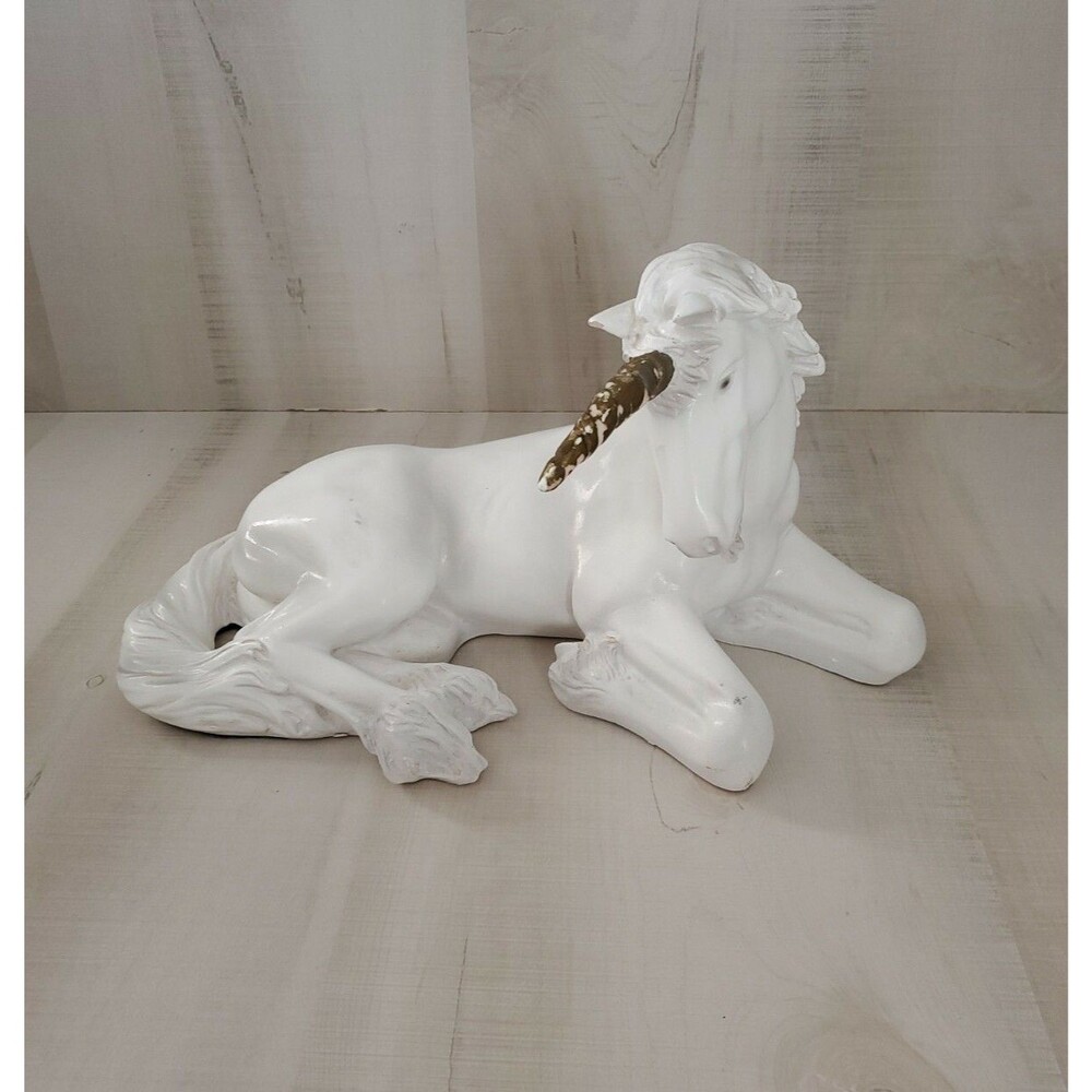 VINTAGE UNICORN STATUE- UNIVERSAL STATUARY 1981- MADE IN THE USA- RARE !